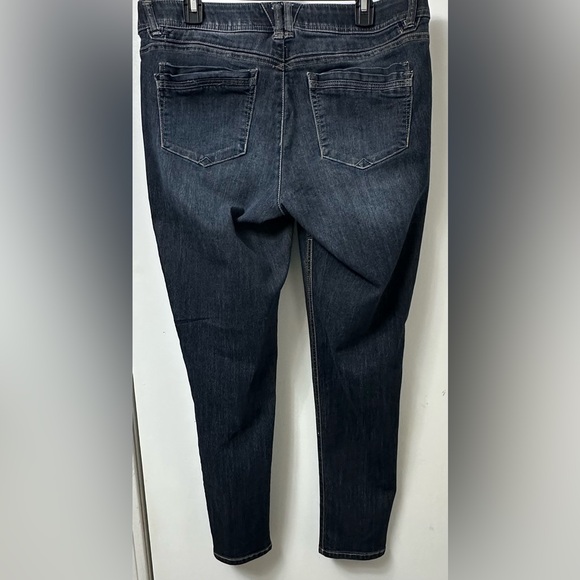Democracy Women's Midnight Blue Skinny Jeans
Like new - Picture 2 of 2